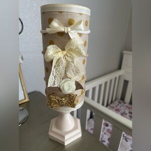 Gold and Cream Bow Holder